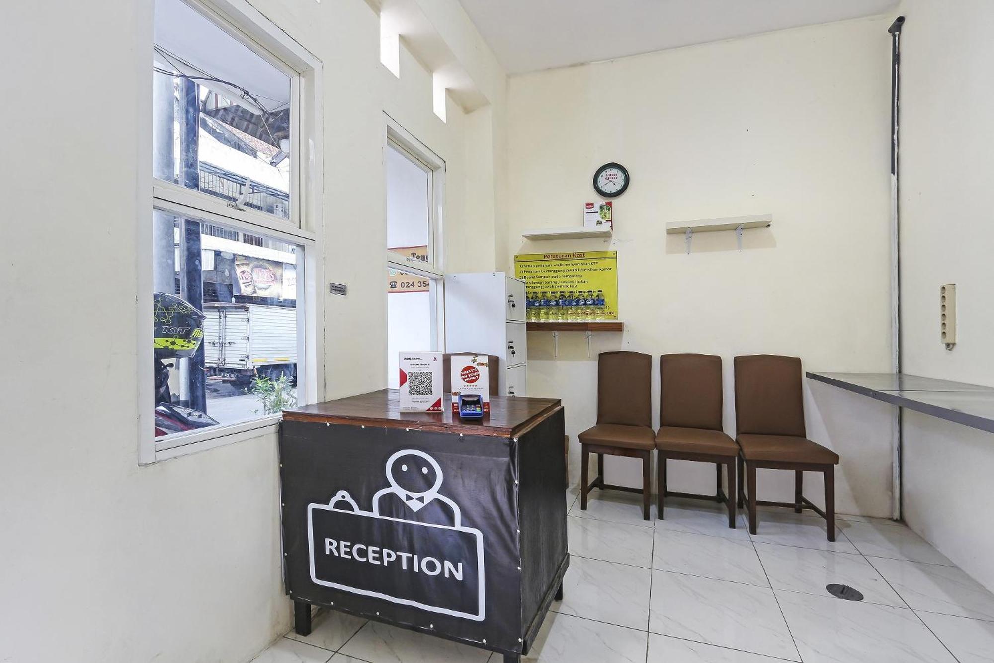 Spot On 90780 Gang Tengah Homestay Syariah 세마랑 외부 사진