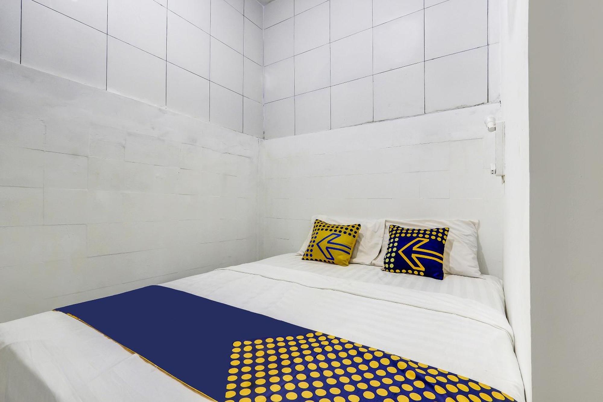Spot On 90780 Gang Tengah Homestay Syariah 세마랑 외부 사진