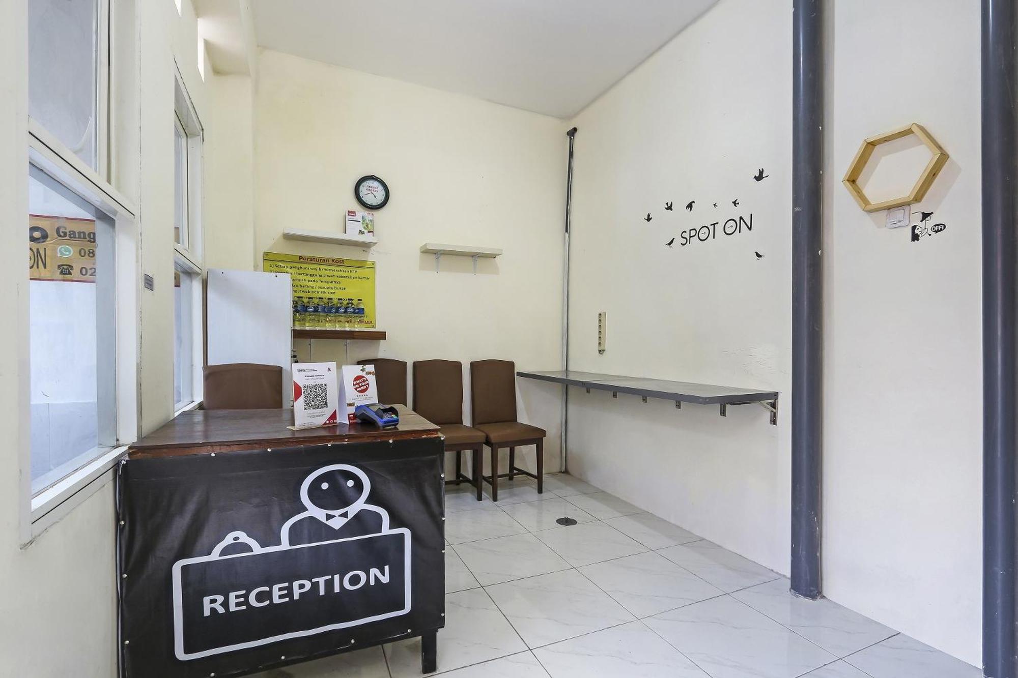 Spot On 90780 Gang Tengah Homestay Syariah 세마랑 외부 사진