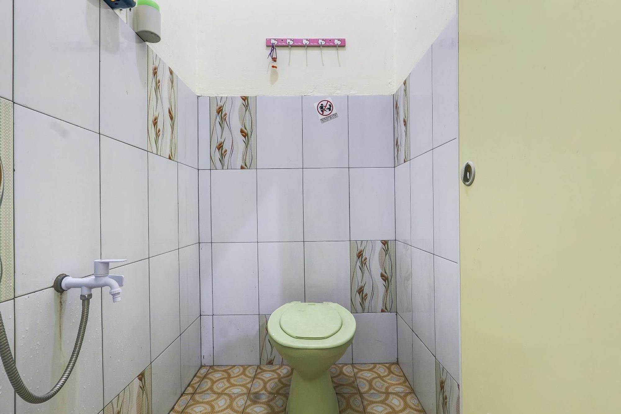 Spot On 90780 Gang Tengah Homestay Syariah 세마랑 외부 사진