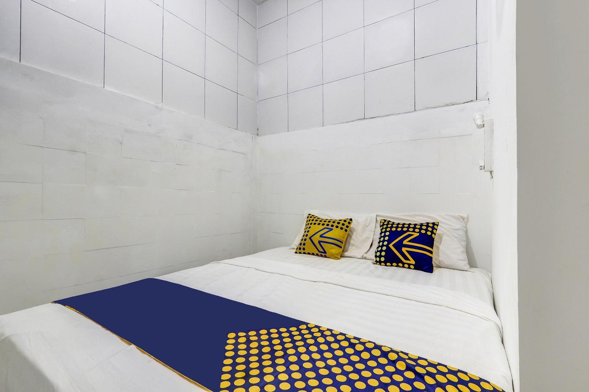 Spot On 90780 Gang Tengah Homestay Syariah 세마랑 외부 사진